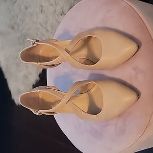 Naturalizer beige heels